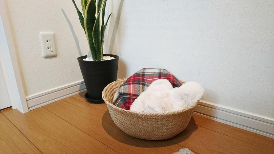 IKEAのフローディスにマフラーを収納したイメージ