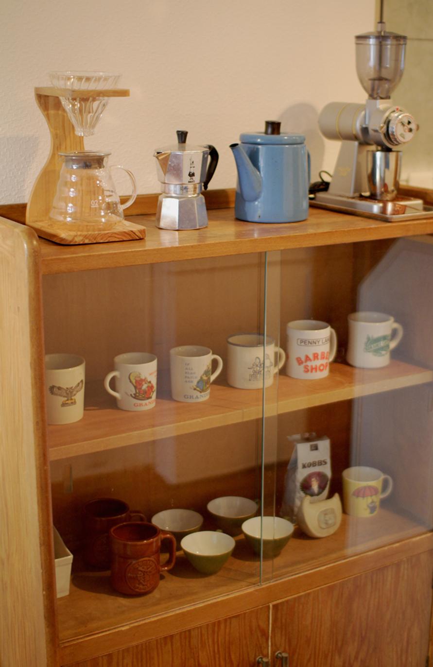 おしゃれ部屋_参宮橋_代々木_参宮橋_2LDK_50平米_マンション_収納棚_マグカップ_ミル_ドリッパー_12