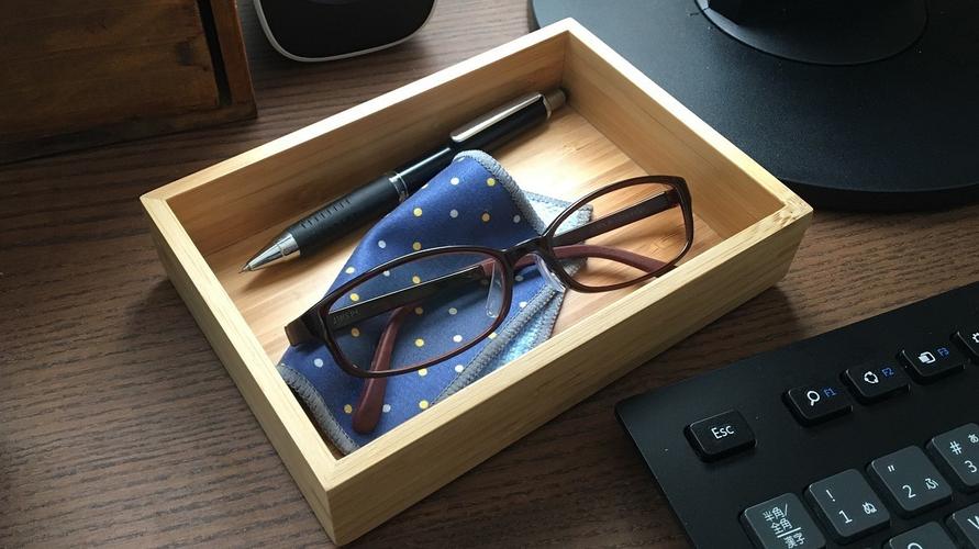 IKEAのドラガンにメガネを収納するイメージ