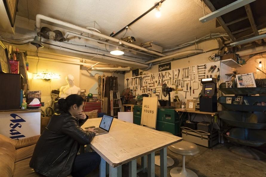 さまざまな人が出入りし、予想外のコミュニケーションが生まれる共有スペース