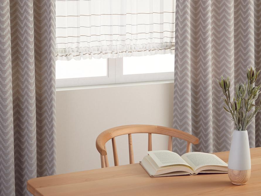 オーダーカーテンで、部屋にこもりたくなる秋支度を