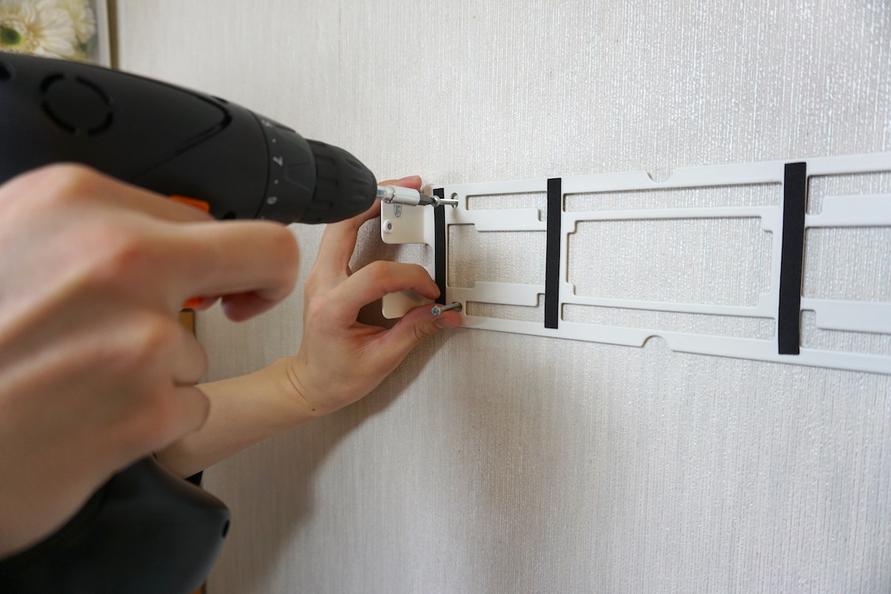 IKEAのウォールブラケットを設置するイメージ