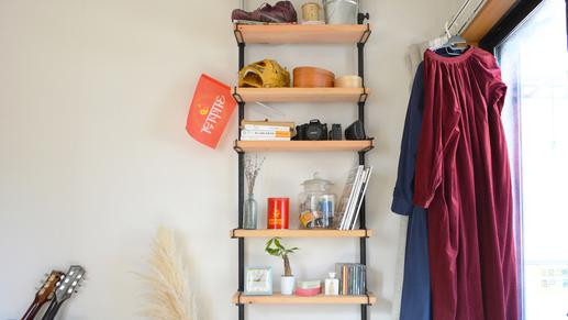 狭い賃貸収納の救世主は、やっぱり“つっぱり棒”だった｜エディター私物