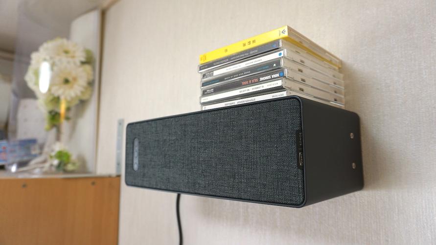 IKEAのSYMFONISKに物を置いたイメージ