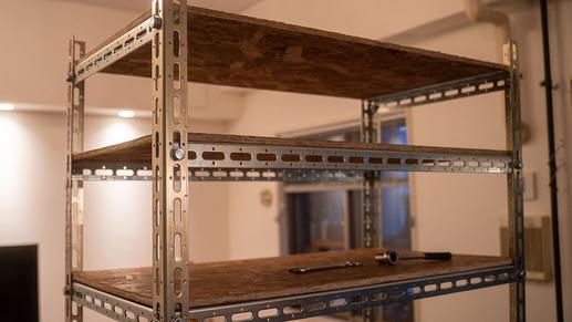 ROOMIEライターのキッチン棚DIY【組立編】 部屋のサイズに合わせて大容量の棚を作るなら「L字アングル」を活用しよう